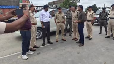 पलासी: डीएम और एसपी ने विधि व्यवस्था संधारण को लेकर पलासी का दौरा किया