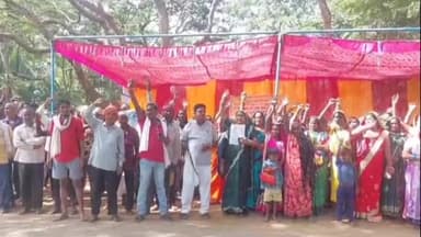 अकलतरा: कोटमीसोनार के सरपंच व तत्कालीन सचिव के खिलाफ कार्रवाई की मांग, ग्रामीणों ने  अकलतरा के तहसील के सामने किया प्रदर्शन