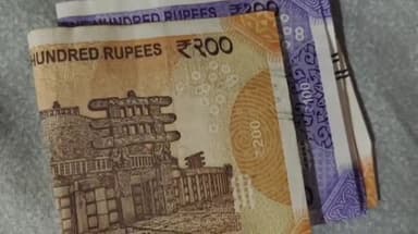 सीतामऊ: ग्राम संजीत से पुलिस ने सट्टा अंक लिखते हुए एक आरोपी को पकड़ा, ₹300 किए बरामद