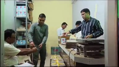 चूरू: पंखा सर्किल के पास स्वामी मावा व रसगुल्ला भंडार से 205 किलो नकली मावे की कलाकंद मिठाई करवाई गई नष्ट