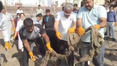 हरिद्वार: पूर्व सीएम और हरिद्वार से भाजपा सांसद त्रिवेंद्र सिंह रावत के नेतृत्व में गणेश घाट पर चलाया गया स्वच्छता अभियान