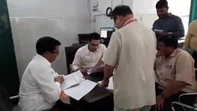 रामपुर: मुख्य विकास अधिकारी नंदकिशोर कलाल ने जिला अस्पताल के इमरजेंसी वार्ड का किया औचक निरीक्षण, डॉक्टरों को दिए जरूरी निर्देश