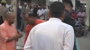 गोरखपुर: गोरखपुर के एचएन सिंह चौराहे से गोरखनाथ मंदिर तक बन रहे फोरलेन का मुख्यमंत्री योगी आदित्यनाथ ने किया स्थलीय निरीक्षण