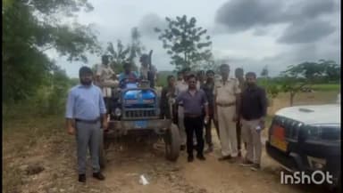 बरहट: ललमटिया गांव से खनन विभाग ने बालू लदे एक ट्रैक्टर को खदेड़कर किया जब्त, तस्कर फरार