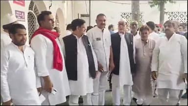 मुरादाबाद: सपा के जिला अध्यक्ष ने डीएम कार्यालय में डीएम से की मुलाकात, कहा- सरकारी तंत्र कार्यकर्ताओं को कर रहा है परेशान