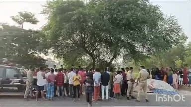 इकौना: इकौना के परी हॉस्पिटल के पास ट्रक की टक्कर से एक महिला की हुई मौत, दूसरी युवती गंभीर हालत में भेजी गई अस्पताल