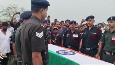 बारा: जूही गांव में छुट्टी पर आए सेवा के जवान की तबीयत खराब होने से हुई मौत, अंतिम संस्कार पैतृक गांव में किया गया