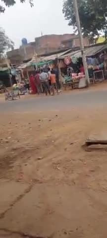 मड़िहान: मड़िहान थाना क्षेत्र में पुरानी रंजिश को लेकर दो पक्षों में हुई मारपीट में कई लोग घायल, वीडियो हुआ वायरल