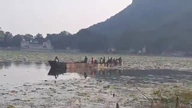 बूंदी: ऐतिहासिक जेतसागर तालाब से कमल जड़ों को साफ करने का कार्य शुरू