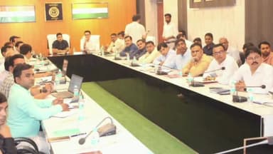 रामपुर: कलेक्ट्रेट सभागार में DM की अध्यक्षता में जिला स्वास्थ्य समिति की मासिक समीक्षा बैठक सम्पन्न हुई