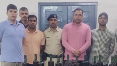 कांके: हटिया रेलवे स्टेशन पर आरपीएफ ने अवैध शराब की 12 बोतलों के साथ एक व्यक्ति को किया गिरफ्तार