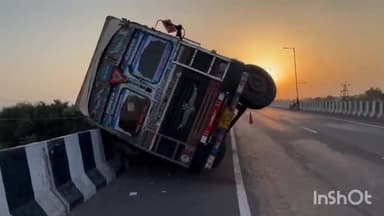 लाडनूं: निंबी जोधा के निकट नेशनल हाइवे पर अनियंत्रित होकर पलटा ट्रक, चालक की सुझबुझ से टला बड़ा हादसा