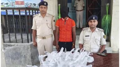 कुरसाकांटा: कुर्साकांटा पुलिस ने मैगरा से 23 लीटर 250 ग्राम देसी चुलाई शराब और बाइक के साथ एक तस्कर को किया गिरफ्तार