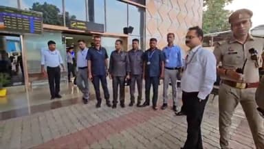 गोरखपुर: गोरखपुर के एयरपोर्ट एथॉरिटी ने अफवाहों को लेकर सुरक्षा बढ़ाई, स्पेशल टास्क फोर्स रखेगी पैनी नजर