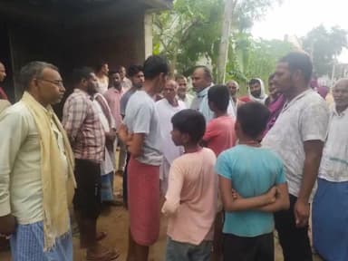 भोजपुर जिला के इंडिया गठबंधन के एक कार्यकर्ता और माननीय जन प्रतिनिधि तरारी विधानसभा उप चुनाव में इंडिया गठबंधन के उमीदवार कॉमरेड राजू यादव का जीत सुनिश्चित कराने के लिए गांव में ही डेरा डाले तो जीत सुनिश्चित हो जायेगा ।