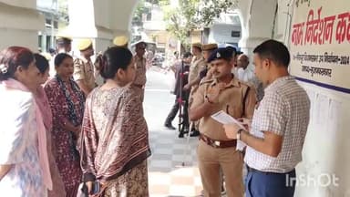 मुज़फ्फरनगर: कचहरी परिसर में मीरापुर उपचुनाव के नामांकन पत्रों की जांच को लेकर नगर मजिस्ट्रेट और सीओ सदर ने किया निरीक्षण