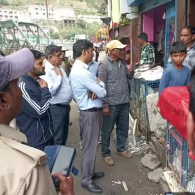 थराली: दिवाली से पहले प्रशासन की ताबड़तोड़ कार्रवाई, थराली बाजार में चेकिंग के दौरान 19 दुकानों का काटा चालान