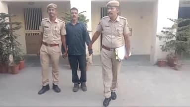 अजमेर: एसी कोच में यात्री को शराब तस्करी के आरोप में गिरफ्तार किया गया, 22 बोतल अंग्रेजी शराब बरामद