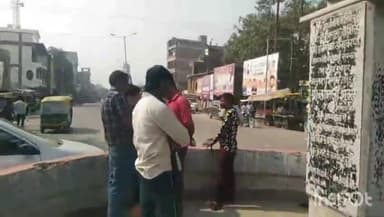 औरैया: शहर के जेसीज चौराहे पर स्थित गेंदालाल दीक्षित चौराहे का पालिका द्वारा राजस्थानी तर्ज पर निर्माण, किया गया निरीक्षण