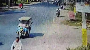 बहराइच: टीकोरा मोड़ पुलिस चौकी के पास किराने की दुकान से पान मसाले का पूरा गत्ता बाइक पर लादकर चोर हुए फरार, घटना CCTV में कैद