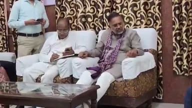 बूंदी: प्रभारी मंत्री के सामने सर्किट हाउस में कार्यकर्ताओं और पार्षदों ने कनिष्ठ अभियंता को हटाने की मांग को लेकर जताया गुस्सा