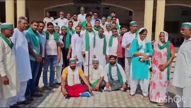 अमरोहा: गांव रज्जाकपुर में लेखपाल ने परमिशन होने के बावजूद किसान का ट्रैक्टर पकड़ा, कलेक्ट्रेट में गरजे भाकियू टिकैत के लोग