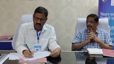 कांके: समाहरणालय में पहले चरण के मतदान के लिए प्रत्याशियों को आवंटित किए गए चुनाव चिह्न