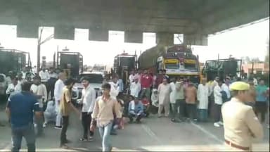 अमरोहा: लेखपाल तहसीलदार पर मिट्टी के नाम पर अवैध वसूली का आरोप लगाते हुए भाकियू अराजनैतिक ने जोया टोल पर लगाया जाम