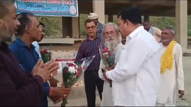 खबर औरैया से आस्था की दीपों से जगमगाया यमुना तट नगर पालिका अध्यक्ष अनूप गुप्ता ने कि यमुना मैया की  पूजा अर्चना