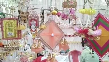 बारा: दीपावली की पूर्व संध्या पर नैनी बाजार में खरीदारों की भीड़ उमड़ी, लोगों ने जमकर की खरीदारी