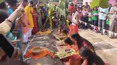 तेघरा: तक्षशिला इंटरनेशनल स्कूल रानी में छात्रों ने निकाली छठ पर्व की भव्य झांकी