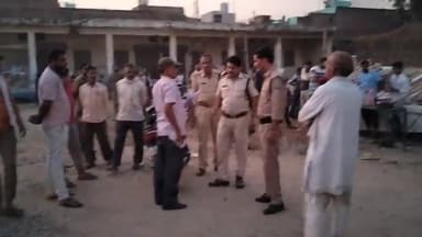 पोरसा: पोरसा गल्ला मंडी में पटाखा बाजार का निरीक्षण, पुलिस अधिकारियों ने दुकानों के लाइसेंस किए चेक