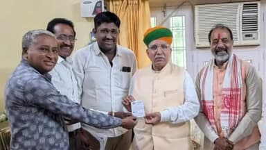 बीकानेर: व्यास कॉलोनी स्थित मंत्री के आवास पर केंद्रीय कानून मंत्री अर्जुन राम मेघवाल को भाजपा का सक्रिय सदस्य बनाया गया