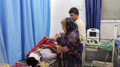 मुगलसराय: सिकंदरपुर के समीप अज्ञात वाहन ने बाइक सवार किशोर को मारी टक्कर, आई गंभीर चोटें