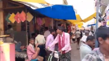 महसी: महाराजगंज कस्बे में 13 अक्टूबर के बाद आज बाजारों में दिखी रौनक, दीपावली का सामान खरीदने निकले लोग, पुलिस बल तैनात