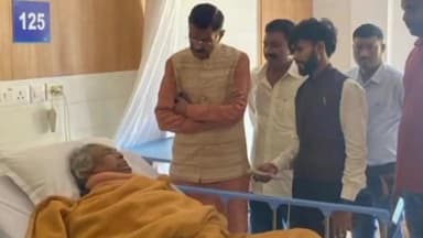 कांके: रांची के पारस अस्पताल में भर्ती केंद्रीय रक्षा राज्यमंत्री पद्मश्री मुकुंद नायक के स्वास्थ्य का हाल जाना