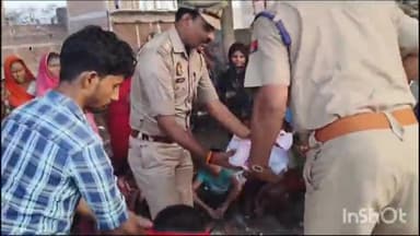 रॉबर्ट्सगंज: कोतवाल और सीओ ने रॉबर्ट्सगंज में गरीब बच्चों को मिठाई बांटकर मनाई दिवाली