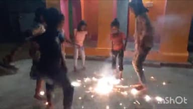 बरहट: बरहट समेत सभी प्रखंडों में हर्षोल्लास के साथ मनाया गया दीपावली का त्योहार, बच्चों ने जमकर की आतिशबाजी