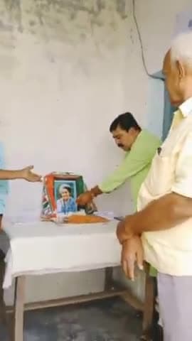 झाझा: झाझा मुख्य बाजार स्थित कांग्रेस कार्यालय ने पूर्व पीएम इंदिरा गांधी की पुण्यतिथि मनाई गई