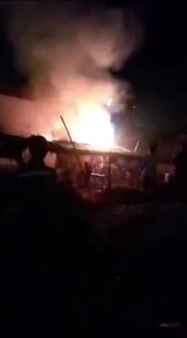 घोसी: साहोबिगहा गांव में मोमबत्ती से लगी आग, झोपड़ी जलकर खाक, फायरबिग्रेड ने आग पर पाया काबू