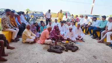 जीरापुर: जीरापुर की गौशाला में गोवर्धन पूजा को लेकर विधायक हजारीलाल दांगी ने की गो माता की पूजा, गौसेवा समितियों को किया पुरस्कृत