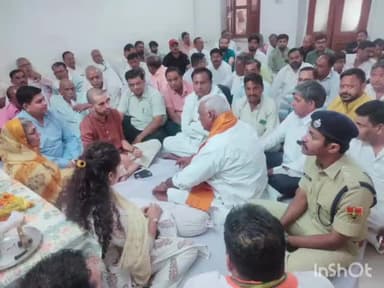 धौलपुर: गृह राज्यमंत्री जवाहर सिंह बेढ़म ने धौलपुर पहुंचकर पूर्व मंत्री बनवारी लाल के निधन पर जताया शोक