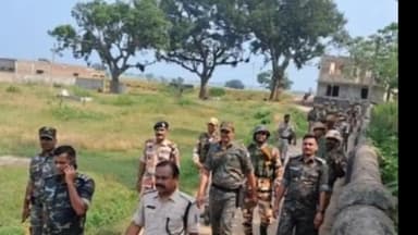 कटकमसांडी: पुलिस अधिकारियों ने कटकमसांडी थाना क्षेत्र के विभिन्न बूथों का किया निरीक्षण