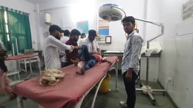 रामपुर: डायमंड टॉकीज के पास बम फोड़ते समय घायल हुए किशोर को पड़ोसी महिला ने जिला अस्पताल में कराया भर्ती