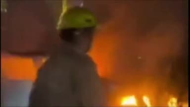 मेरठ: परतापुर क्षेत्र में कार शोरूम और मकान में लगी आग, फायरफाइटर्स ने मौके पर पहुंचकर आग पर पाया काबू