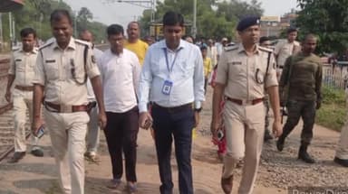 बिहिया: बनाही में छठ घाट की तरफ जाने वाले रास्ते का जगदीशपुर के एसडीएम और एसडीपीओ ने किया निरीक्षण