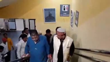 कांके: इंडिया गठबंधन का प्रतिनिधिमंडल धुर्वा स्थित निर्वाचन सदन पहुंचा, असम के सीएम पर हेट स्पीच का आरोप