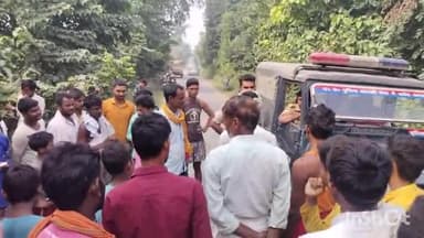 मिहींपुरवा: सम्मनपुरवा के पास दो मोटरसाइकिलों की आमने-सामने की टक्कर में तीन लोग गंभीर रूप से हुए घायल