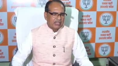 कांके: हरमू स्थित बीजेपी प्रदेश कार्यालय में केंद्रीय मंत्री शिवराज सिंह चौहान ने पीएम और गृहमंत्री के झारखंड दौरे की जानकारी दी