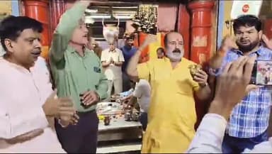 कानपुर: सीसामऊ स्थित वनखंडेश्वर मंदिर में सपा प्रत्याशी नसीम सोलंकी ने पूजा की, उसके बाद मंदिर का शुद्धिकरण किया गया